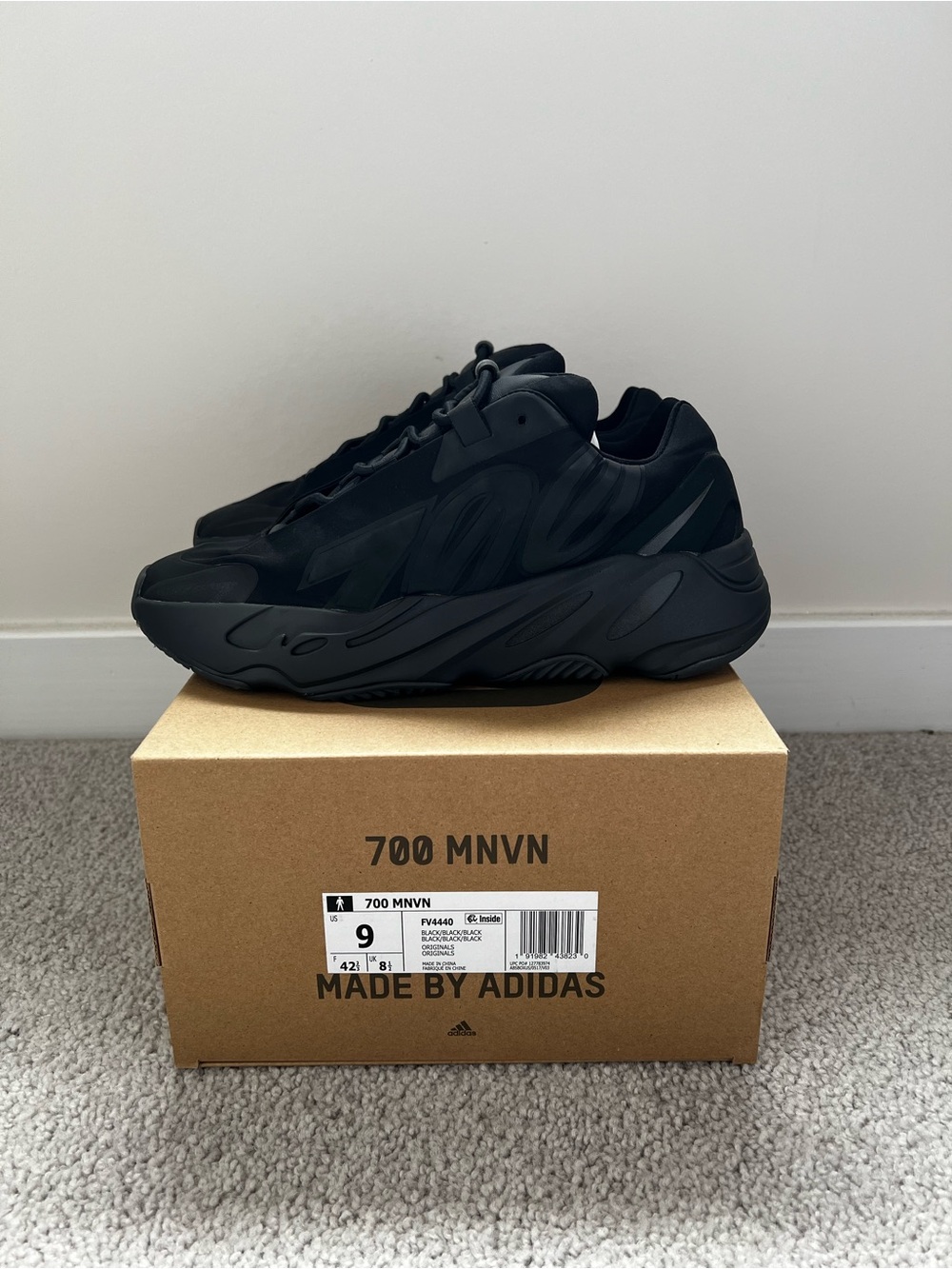 Adidas Yeezy Boost 700 MNVN - Picture 5 of 7